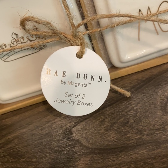 Rae Dunn “CROWN” and #1 MOM Set of 2 Jewelry Boxes - Picture 2 of 3